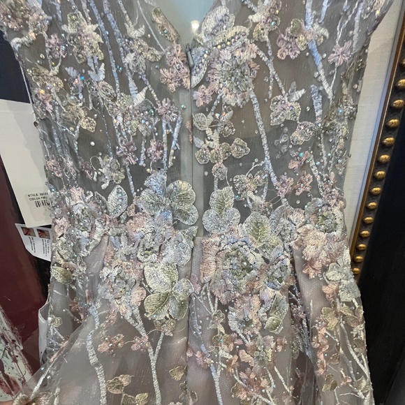 NWT | Mac Duggal  V-Neck Gown 20131 | Sz 8 - Picture 16 of 16